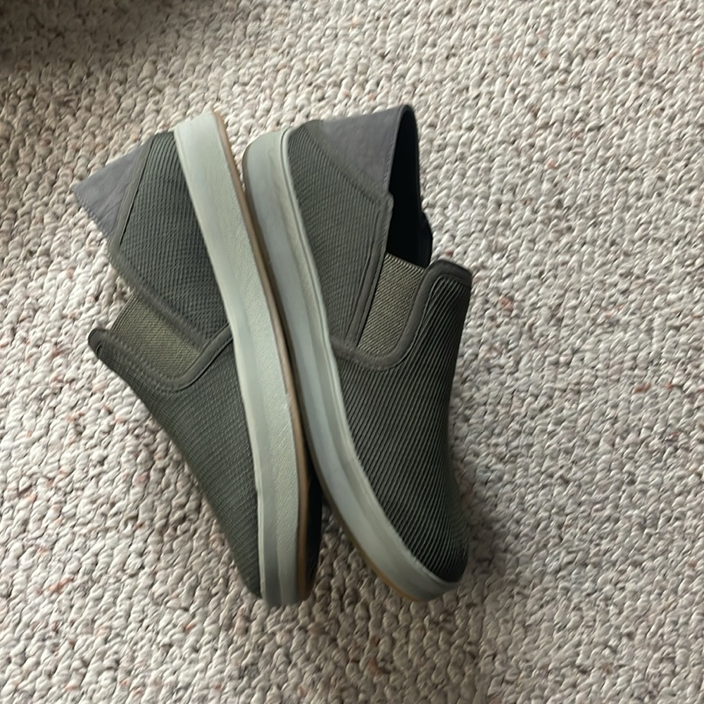 Shoes - Picture 3 of 6